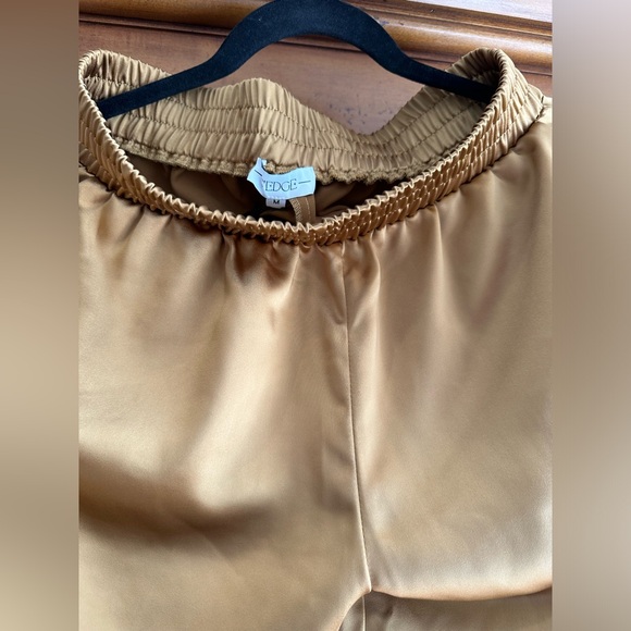 SEDGE copper color set Size Medium pants joggers style. Blouse shoulder pleated - Picture 2 of 4